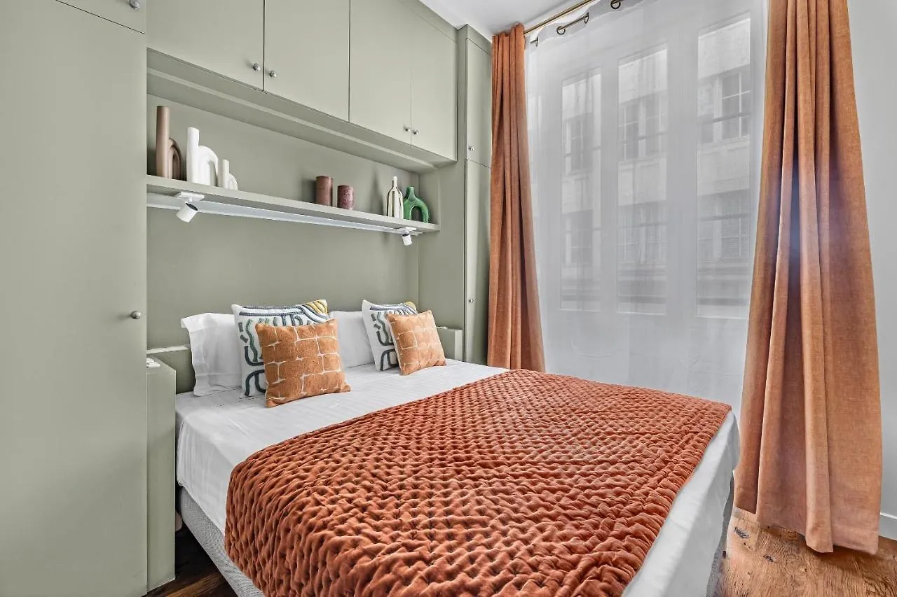 Orient Express Apartment Paris